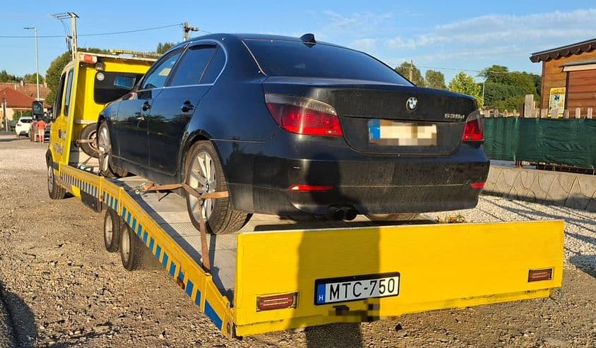 BMW mentés naplementében.