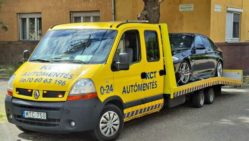 Autómentés a Kinizsi utcában.