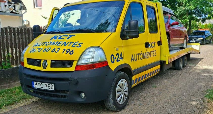 KCT autómentő tréler munka közben.