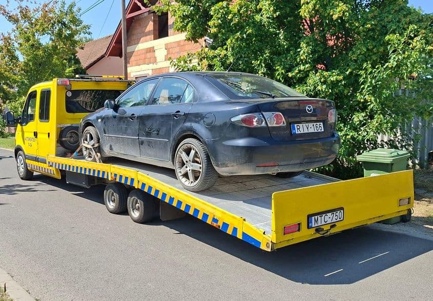 Autómentés trélerrel – biztonságban a szállított Mazda.