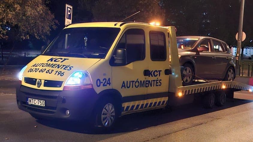 Éjszakai autómentés az M3-on.