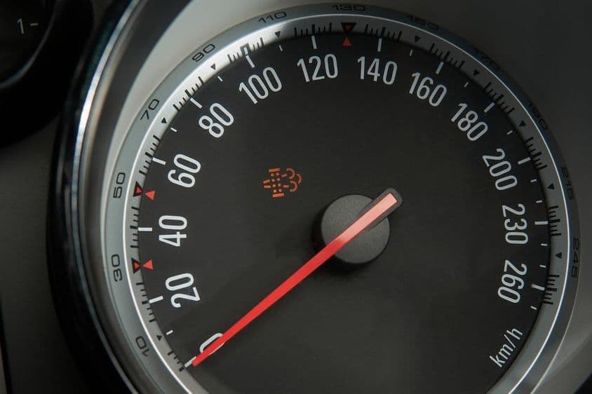 Figyelmeztetés a dízel részecskeszűrőre - A DPF regenerációs hibajelző lámpa világít.